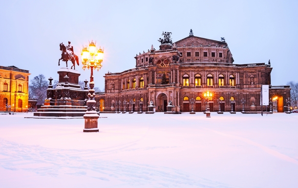 Semperoper im Winter