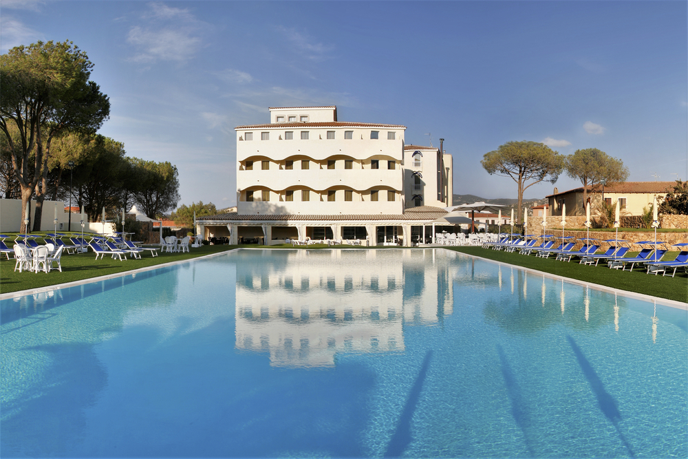 Poolansicht AHR Baja Hotel & Spa Cannigione