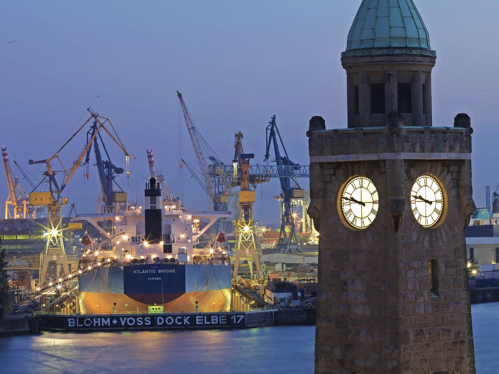 Landungsbrücken in Hamburg Abends