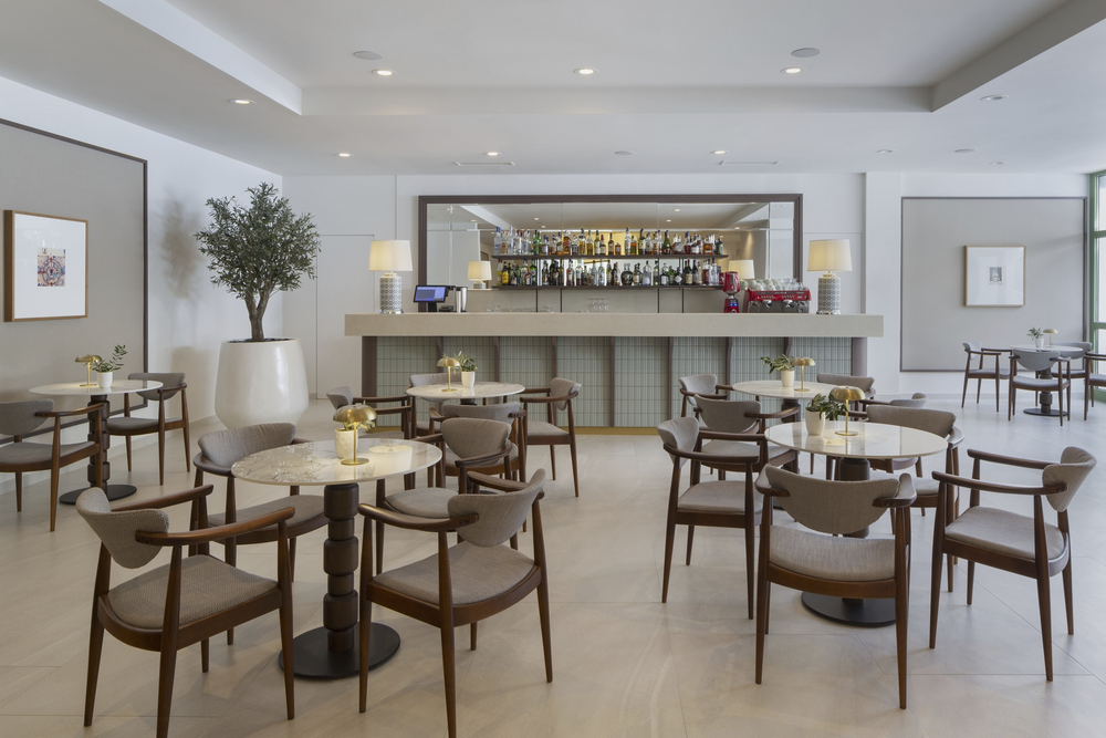 Bar und Lobby des Bluesun Hotel Marina in Brela, Kroatien