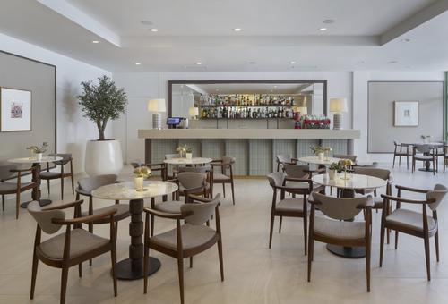 Bar und Lobby des Bluesun Hotel Marina in Brela, Kroatien