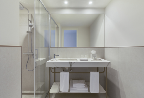 Badezimmer des Bluesun Hotel Marina, Brela, Kroatien