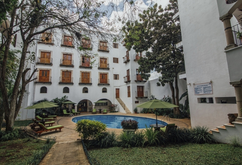 Pool und Außenbereich des Hotel Mesón del Marqués