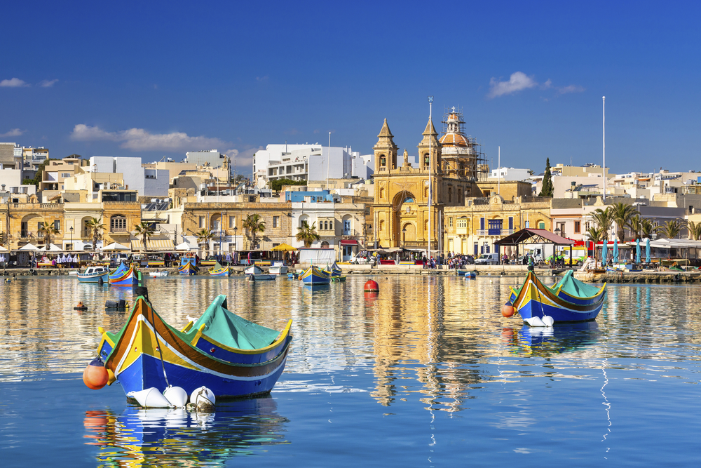 Traditionelle maltesische Boote im Hafen von Marsaxlokk